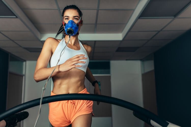 Mulher fazendo cardio